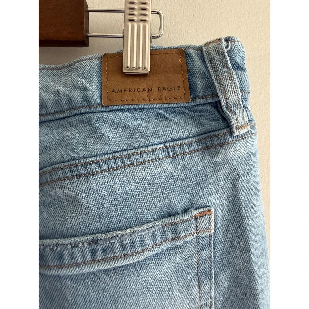 American Eagle Split Hem Straight Leg Jeans Light Wash Distressed Denim 28
